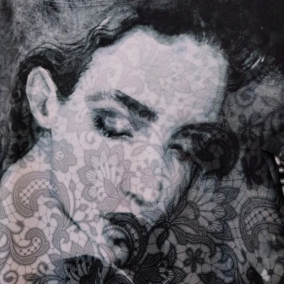 T-SHIRT VISAGE / DENTELLE