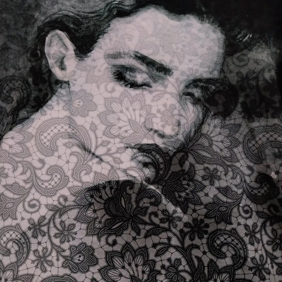 T-SHIRT VISAGE / DENTELLE